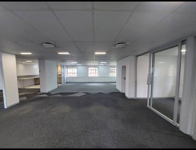 283M² OFFICE TO LET IN BRYANSTON